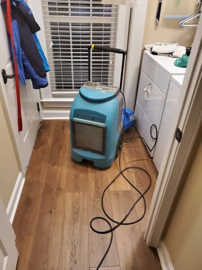 Commercial dehumidifier deployed for Flood Damage Cleanup in Salem Lakes